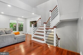 6608 Westbury Oaks Ct in Springfield, VA - Building Photo - Building Photo