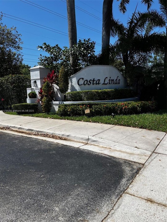 5600 NW 107th Ave in Doral, FL - Building Photo