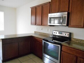 9308 Sapphireberry Ln in Riverview, FL - Building Photo - Building Photo