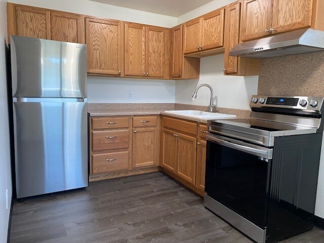 233/235 Carmel Ave in Marina, CA - Building Photo