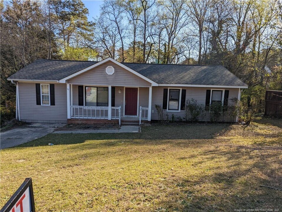 510 Suffolk Ct in Fayetteville, NC - Building Photo