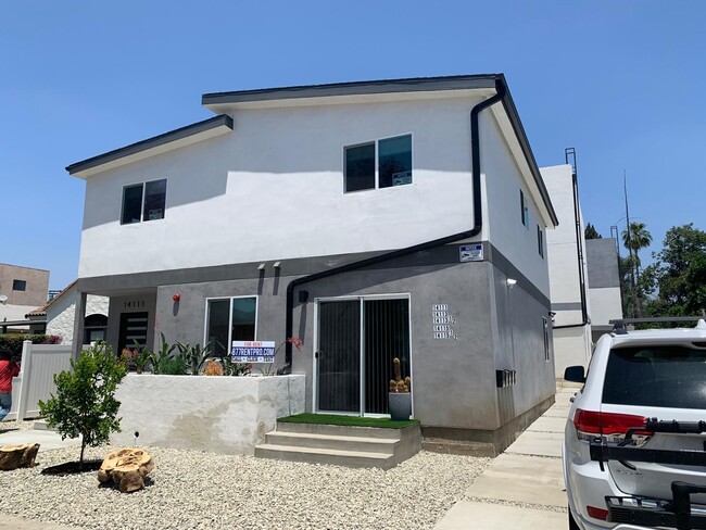 14111 Sylvan St in Van Nuys, CA - Building Photo - Building Photo