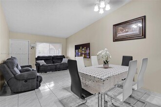 18256 Mediterranean Blvd in Hialeah, FL - Building Photo - Building Photo