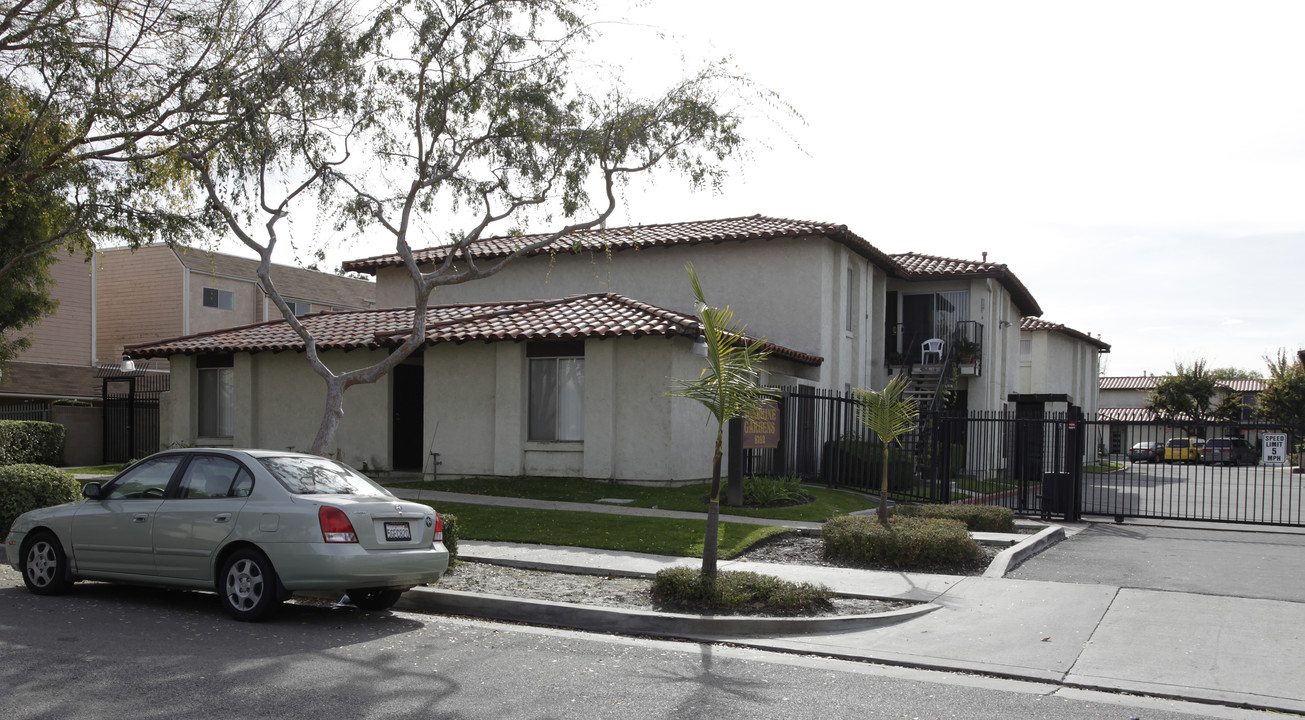 Sunshine Gardens Apartment in Buena Park, CA - Building Photo