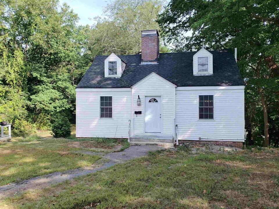 25 1/2 Fairmount St in Nashua, NH - Building Photo