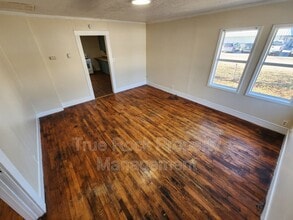 231 W 4th St in Ada, OK - Building Photo - Building Photo