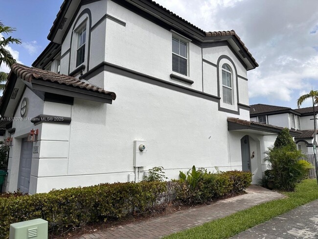 11461 NW 76th St in Medley, FL - Building Photo - Building Photo