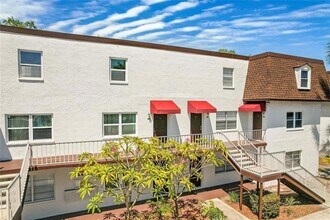 9201 Tudor Dr in Tampa, FL - Building Photo - Building Photo
