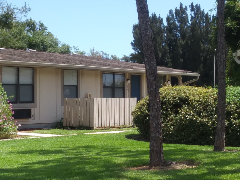 Palm Side Apartments in Palm Bay, FL - Building Photo