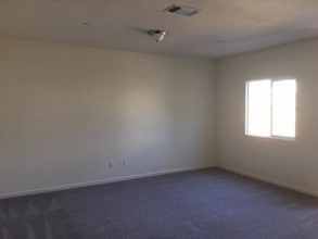 583 Tolman Way in Merced, CA - Building Photo - Building Photo
