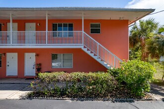 Vero Apartments in Vero Beach, FL - Building Photo - Building Photo