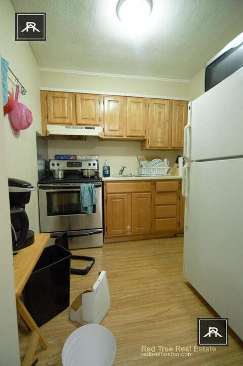 22 Radcliffe Rd in Boston, MA - Building Photo