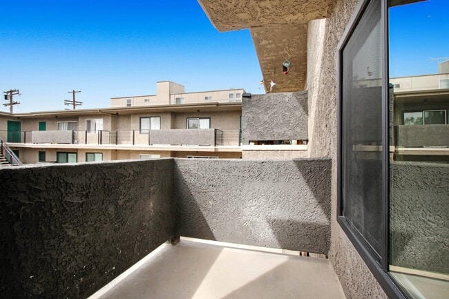 10795 Woodbine in Los Angeles, CA - Building Photo - Building Photo