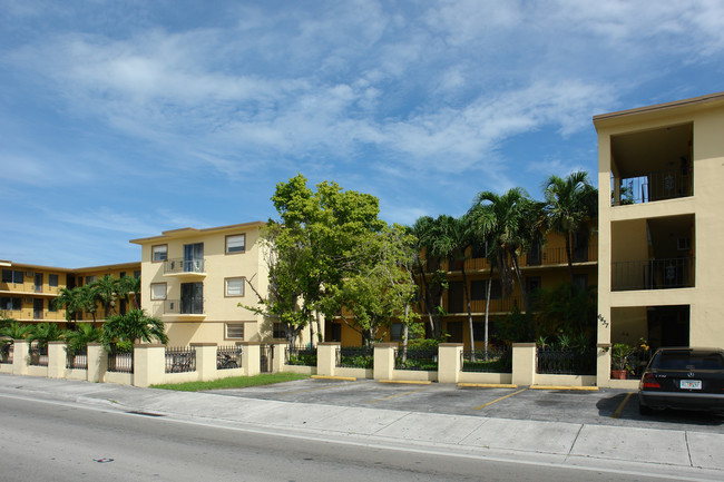 Flagler Park in Miami, FL - Foto de edificio - Building Photo