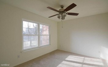 3313 Wyndham Cir-Unit -Apt 2209 in Alexandria, VA - Building Photo - Building Photo