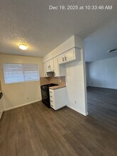 2837 W Walnut Ave in Visalia, CA - Building Photo - Building Photo