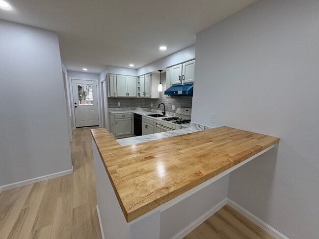 29 Wood St, Unit Unit 1 in Rutherford, NJ - Building Photo - Building Photo