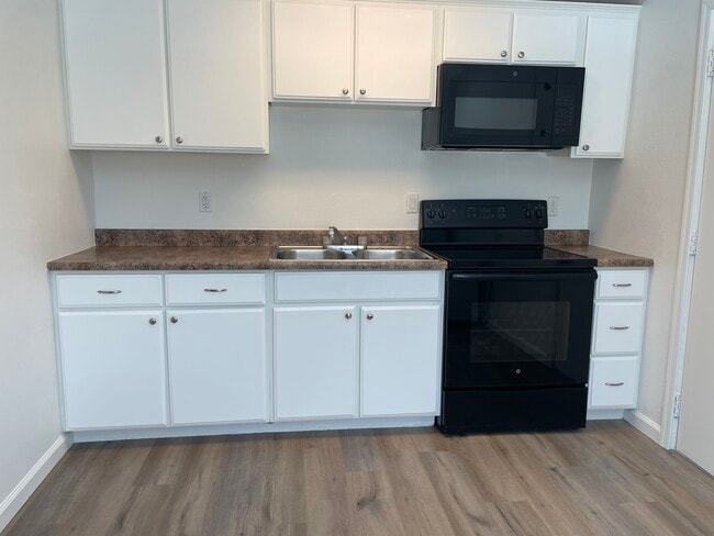 property at 1529 E Sunnyside Dr