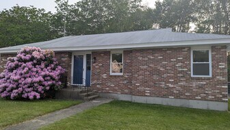 250 Lovering St, Unit 250 Lovering St in Manchester, NH - Building Photo