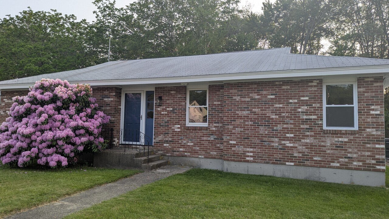 250 Lovering St, Unit 250 Lovering St in Manchester, NH - Building Photo