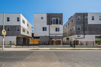 2219 W Court St in Los Angeles, CA - Building Photo - Building Photo