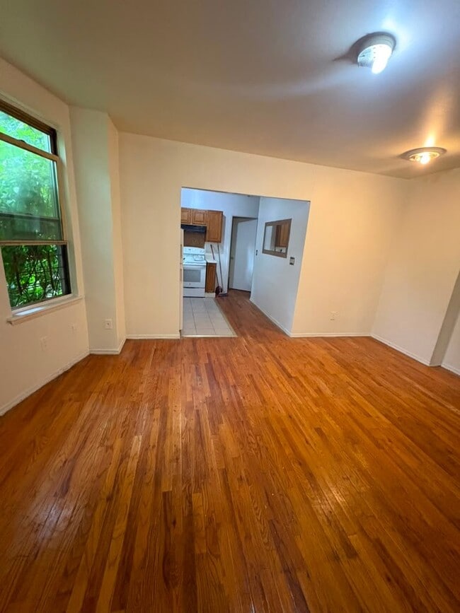 10 Mooney Pl