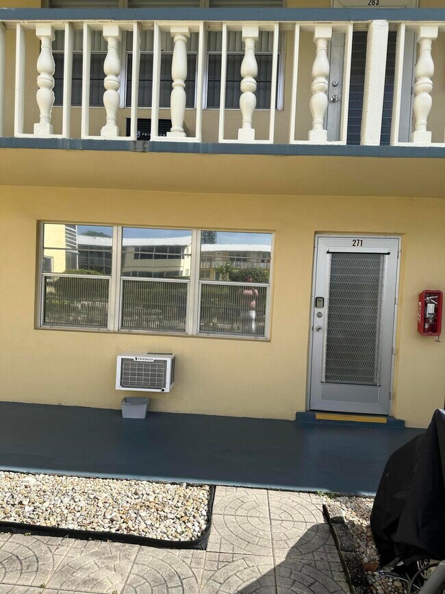 271 Chatham N in West Palm Beach, FL - Building Photo - Building Photo