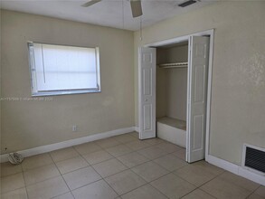 4190 NW 45th St in Lauderdale Lakes, FL - Building Photo - Building Photo