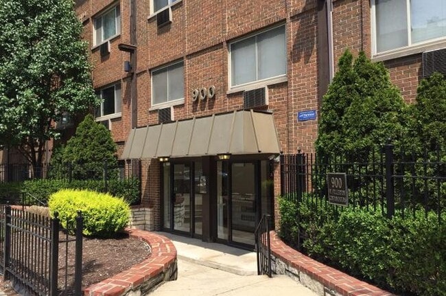 900 W Fullerton Ave, Unit 4B in Chicago, IL - Foto de edificio - Building Photo