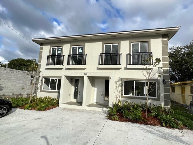 808 NW 16th Ave in Fort Lauderdale, FL - Building Photo - Building Photo