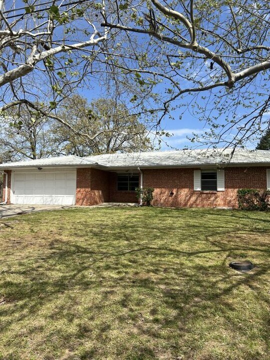 424 N Webb Ave in Ada, OK - Building Photo