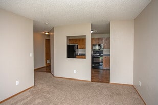 Oakwood Estates in Sioux Falls, SD - Building Photo