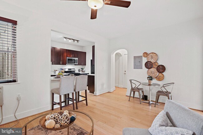 1020 Fairmont St NW-Unit -2 in Washington, DC - Foto de edificio - Building Photo