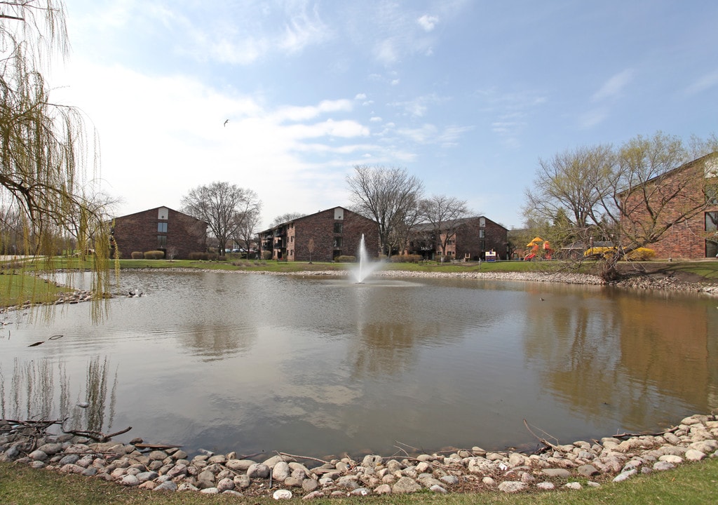 Autumn Ridge Apartments in Carol Stream, IL - Building Photo