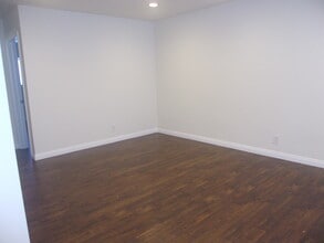 1231 Mott St in San Fernando, CA - Building Photo - Building Photo