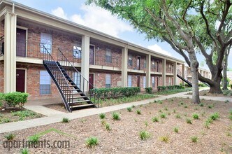 La Carmona in Houston, TX - Building Photo - Building Photo