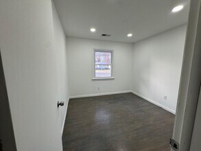 264 Middlesex Ave in Iselin, NJ - Foto de edificio - Building Photo