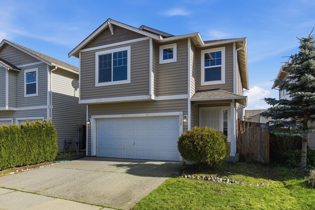 9829 28th Ave SE in Everett, WA - Building Photo