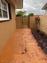 201 W 50th St, Unit Isabel in Hialeah, FL - Foto de edificio - Building Photo