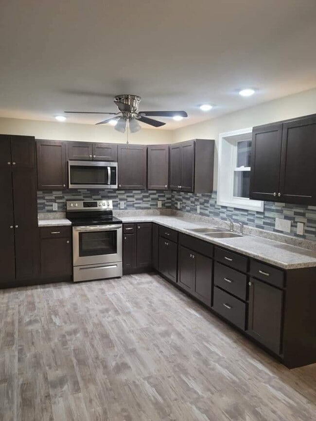 407 E Center St in West Mansfield, OH - Building Photo - Building Photo