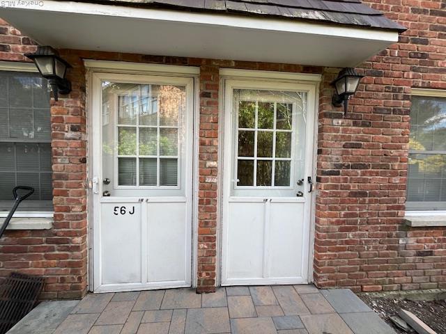 56 Sintsink Dr E in Port Washington, NY - Building Photo - Building Photo