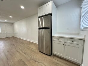 116 NW 2nd Ave in Hallandale Beach, FL - Building Photo - Building Photo
