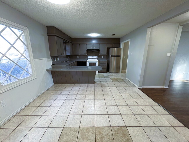 2215 36th St in Lubbock, TX - Foto de edificio - Building Photo