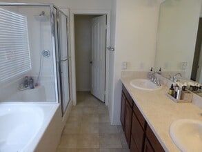 28225 N Via Sonata Dr in Santa Clarita, CA - Building Photo - Building Photo