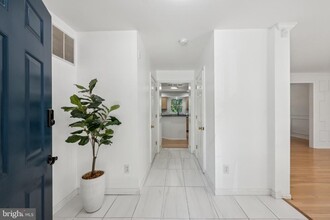 133 Europa Blvd in Cherry Hill Township, NJ - Building Photo - Building Photo