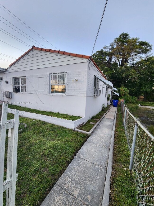 405 NW 64th St in Miami, FL - Building Photo - Building Photo