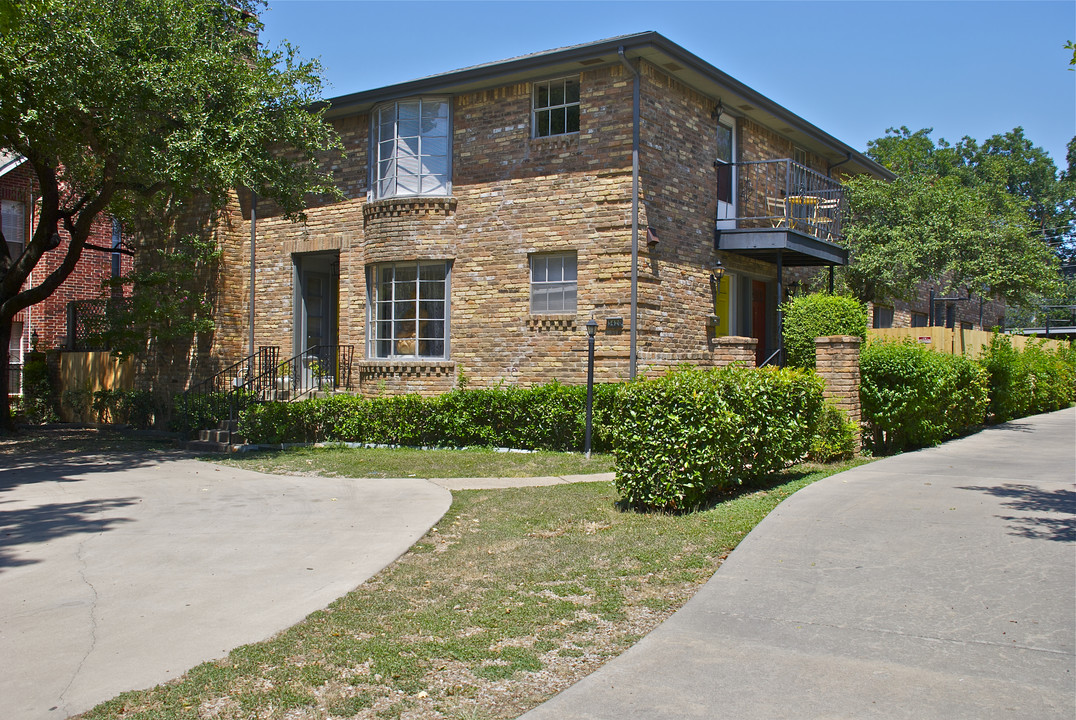 3420 McFarlin Blvd in Dallas, TX - Building Photo