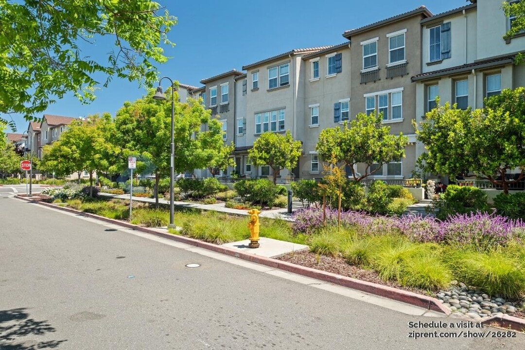 2334 Morrow St in Hayward, CA - Building Photo