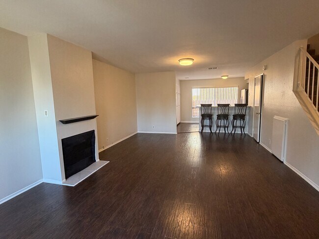 7226 Jordan Ave, Unit 4 in Canoga Park, CA - Building Photo - Building Photo