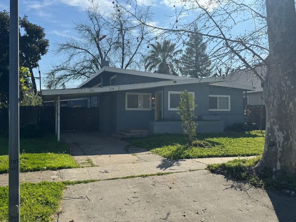 238 W 22nd St in Merced, CA - Building Photo